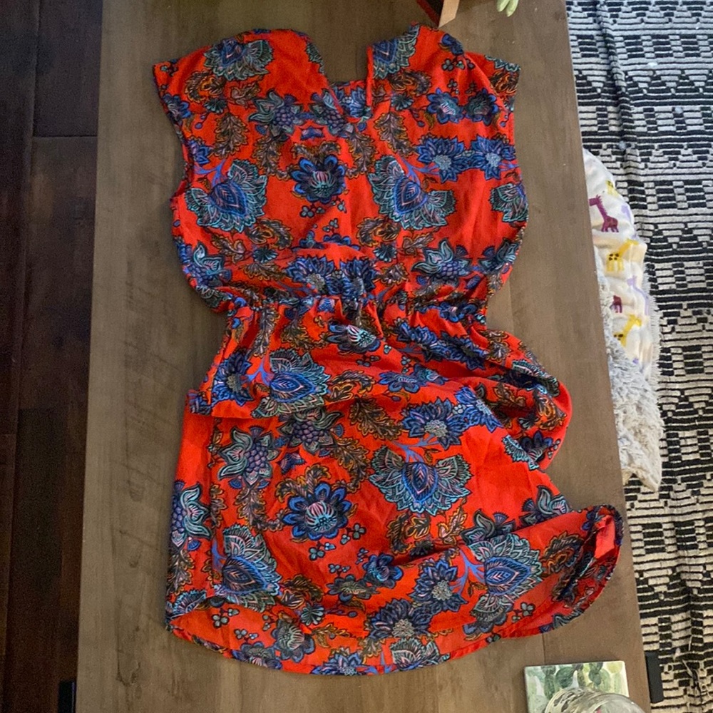 Small floral dress. Stretchy elastic midsection.
